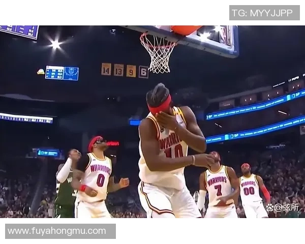 密尔沃基雄鹿迎战劲敌全力争胜 锤炼球队实力与默契挑战总冠军之路